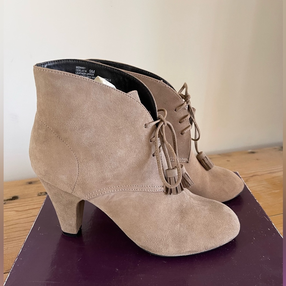 Bootie, Me Too Odelia Fango Suede